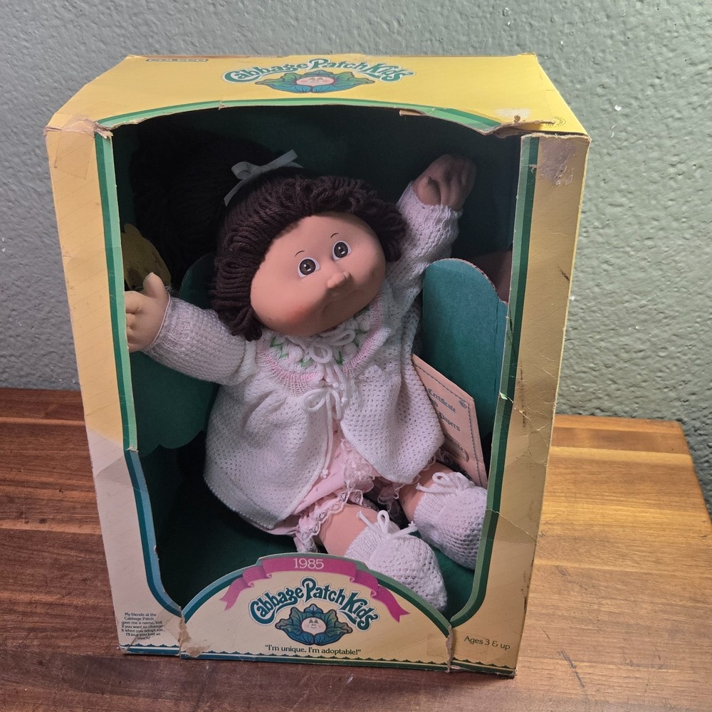 Cabbage Patch Kids 1985 16in Girl Doll MPN 3900 Soft Body in Original Box